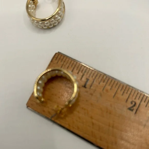 Avon Gold and Pearl Accent Earrings - Picture 4 of 9